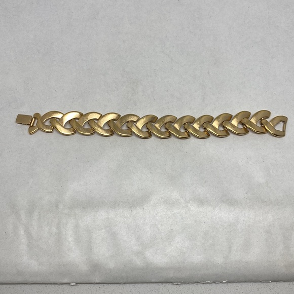 Vintage Krementz brushed gold plated link bracelet - Picture 2 of 12